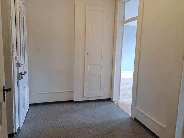 APPARTEMENT 1 PIECES 1EME ETAGE AVEC BALCON 6