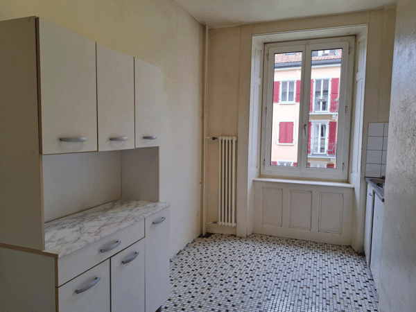 APPARTEMENT 1 PIECES 1EME ETAGE AVEC BALCON 2
