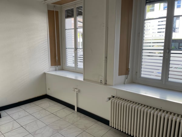 AU COEUR DE VILLE SURFACE COMMERCIALE 75 M2 AVEC VITRINE 7