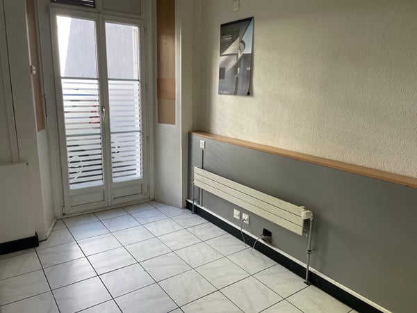 AU COEUR DE VILLE SURFACE COMMERCIALE 75 M2 AVEC VITRINE 5