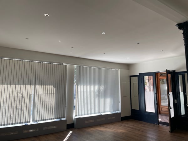 AU COEUR DE VILLE SURFACE COMMERCIALE 75 M2 AVEC VITRINE 3