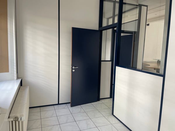 AU COEUR DE VILLE SURFACE COMMERCIALE 75 M2 AVEC VITRINE 4