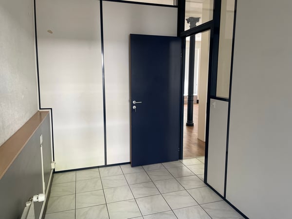 AU COEUR DE VILLE SURFACE COMMERCIALE 75 M2 AVEC VITRINE 6