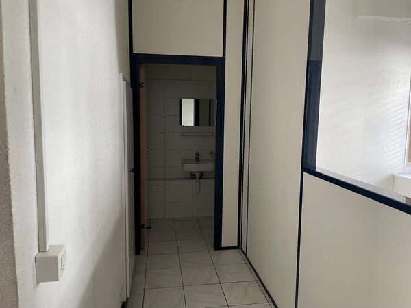 AU COEUR DE VILLE SURFACE COMMERCIALE 75 M2 AVEC VITRINE 8