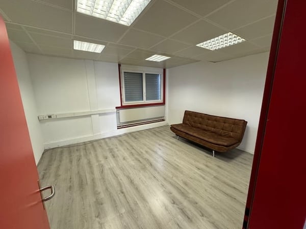 Modernes Büro in Sins - sofort verfügbar