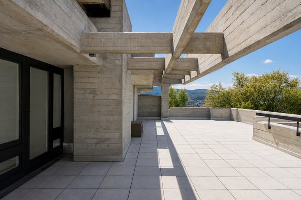 lichtdurchflutete Traumwohnung mit über 250m² Dachterrasse in Zürich-Höngg