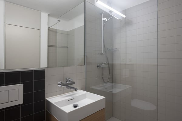 grosszügige 2.5-Zimmer-Wohnung mit Balkon in Zürich Höngg 6