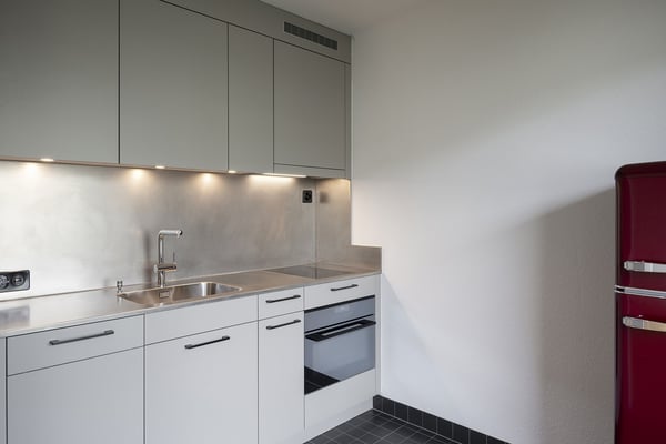 grosszügige 2.5-Zimmer-Wohnung mit Balkon in Zürich Höngg 3
