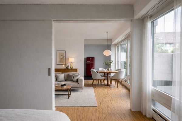 grosszügige 2.5-Zimmer-Wohnung mit Balkon in Zürich Höngg 1