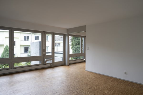 grosszügige 2.5-Zimmer-Wohnung mit Balkon in Zürich Höngg 5