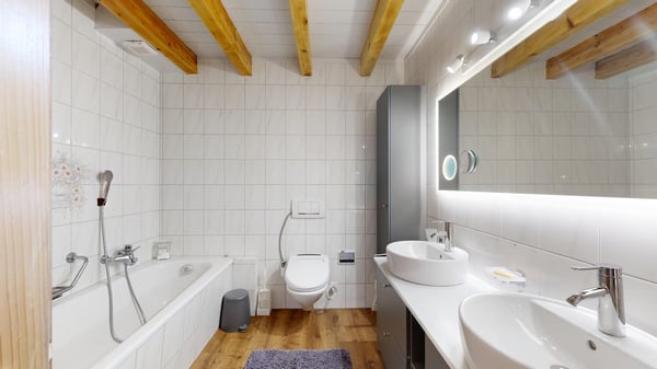 Exklusive 6.5 Zimmer Doppelhaushälfte an ruhiger Lage in Eichberg zu v 6