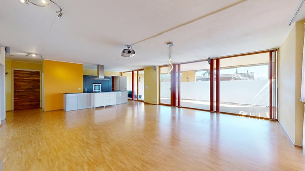 Attraktive 4.5 Zimmer Wohnung mit grossem Balkon 2