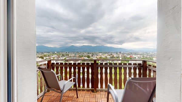 4.5 Zimmer Maisonette Wohnung mit Panorama Blick übers Rheintal zu ver 2
