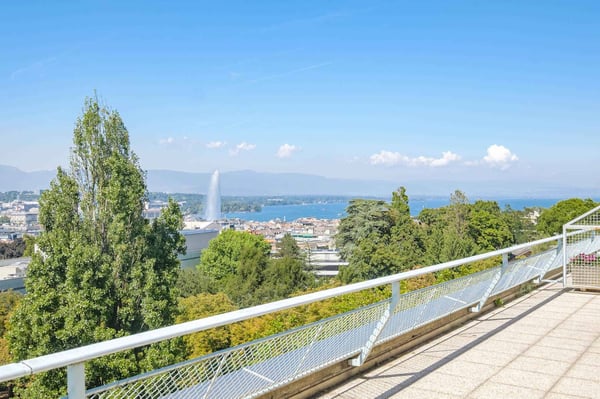 En exclusivité ! Bel appartement de 2 pièces en étage élevé 13