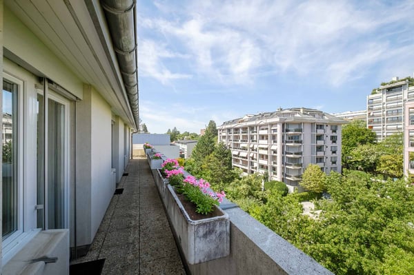 Attique de 2 pièces avec terrasse de plus de 100 m² 9