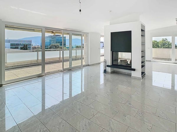 Attique de 2 pièces avec terrasse de plus de 100 m² 3