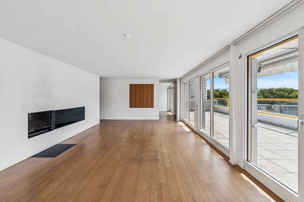EN EXCLUSIVITÉ ! Magnifique loft en attique de 4 pièces avec terrasse de plus de 80 m² 2