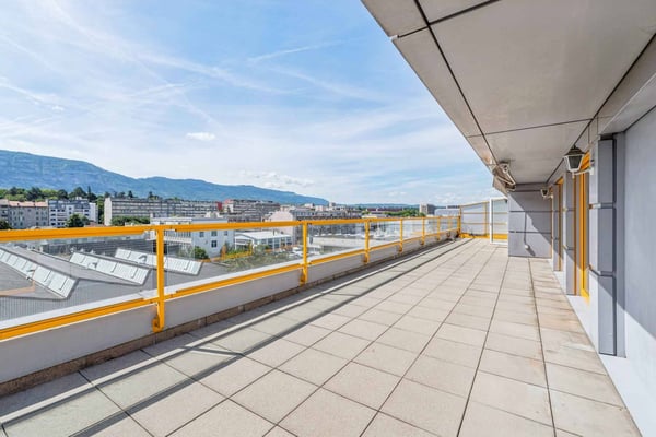 EN EXCLUSIVITÉ ! Magnifique loft en attique de 4 pièces avec terrasse de plus de 80 m² 1