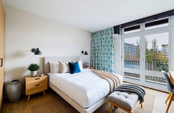 Vaste appartement de 7 pièces au dernier étage - Budé 9