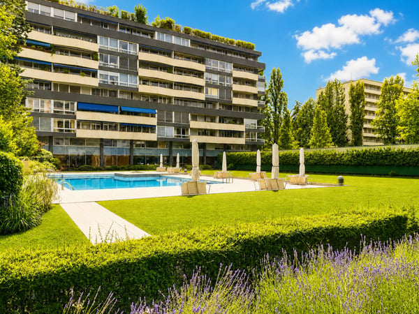 Superbe appartement traversant de 5 pièces à Florissant 1