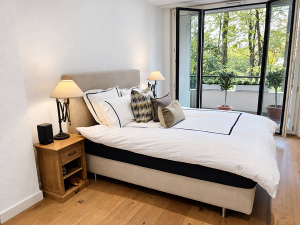 En exclusivité : Elégant appartement traversant de 3 pièces rénové avec balcons 6