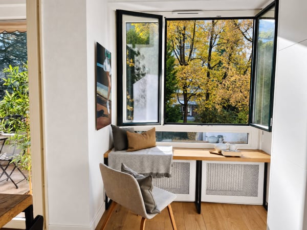 En exclusivité : Elégant appartement traversant de 3 pièces rénové avec balcons 5