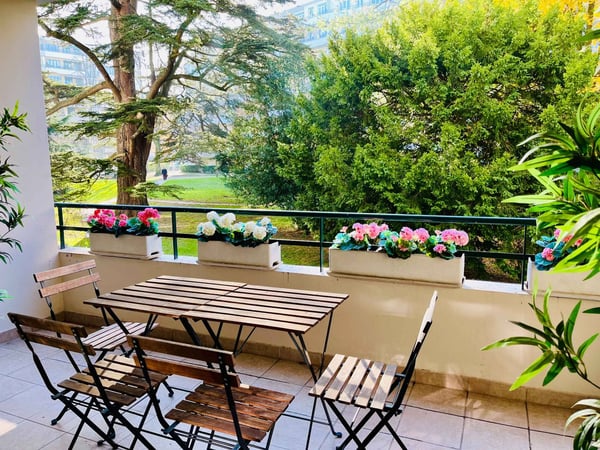 En exclusivité : Elégant appartement traversant de 3 pièces rénové avec balcons 5