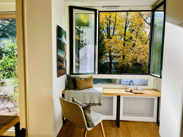 En exclusivité : Elégant appartement traversant de 3 pièces rénové avec balcons 11