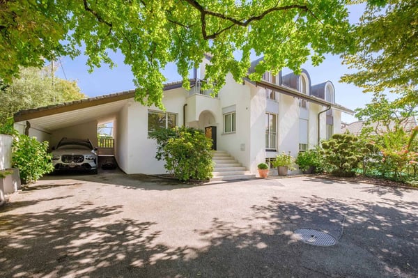 En exclusivité ! Belle maison mitoyenne dans un écrin de verdure 1