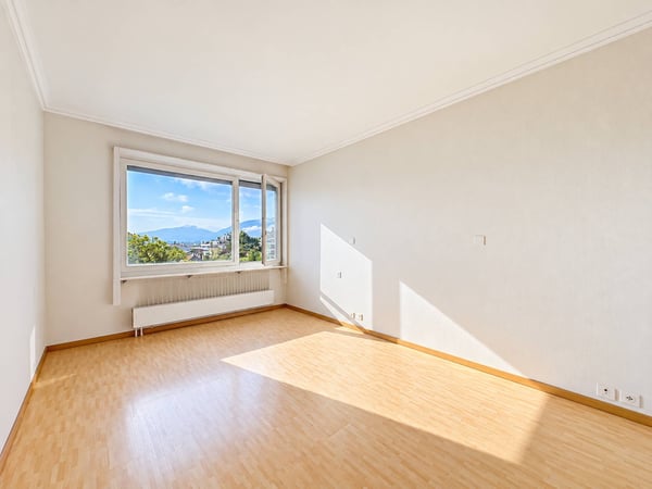 EN EXCLUSIVITÉ : Grand 4 pièces traversant à proximité du centre-ville 4