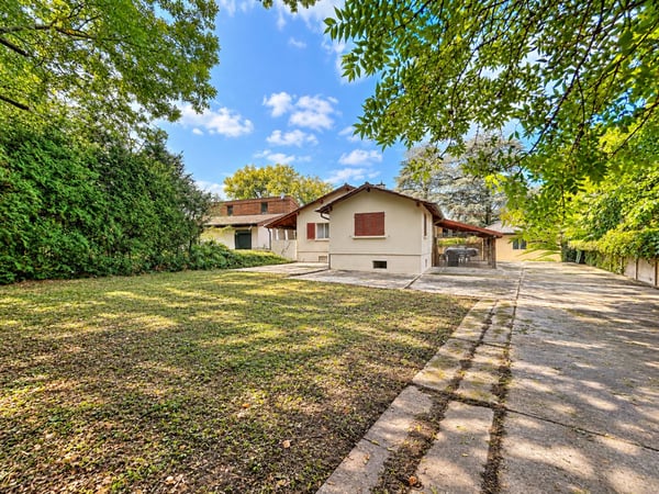 Deux villas à rénover sises sur une parcelle de plus de 2'100 m² 2