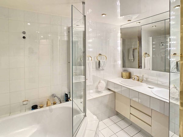 Grand appartement de 3 pièces dans un immeuble de standing 7