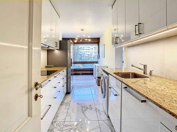 Grand appartement de 3 pièces dans un immeuble de standing 5