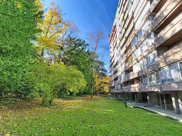 Grand appartement de 3 pièces dans un immeuble de standing 8