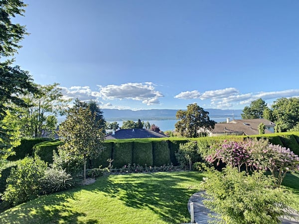 Charmante maison à rénover avec vue sur lac 1