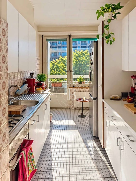 Bel appartement de 2 pièces en étage élevé au coeur de Champel 3
