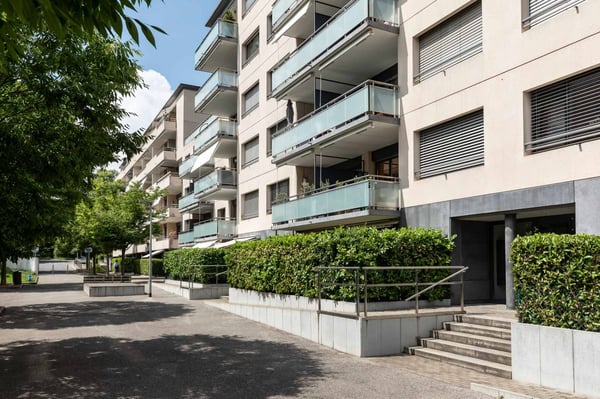 Bel appartement traversant de 5 pièces avec terrasse, immeuble MINERGIE 11