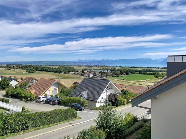 YENS  Bel appartement lumineux avec une agréable échappée sur le lac 1