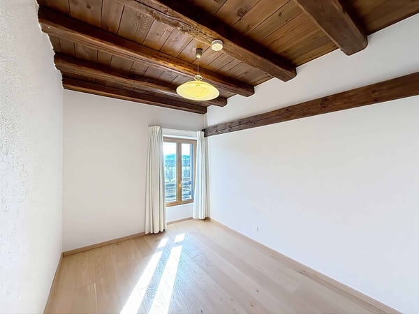 Magnifique maison villageoise rénovée avec charme, volumes et vue sur les Alpes 7