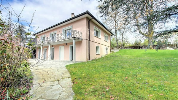 Villa individuelle de 2 pièces avec un grand jardin 1