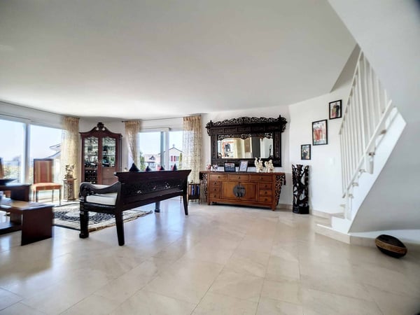 Duplex avec jardin attenant à l'International School of Lausanne (Rendement 1%) 5