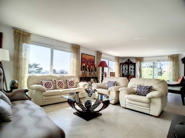 Duplex avec jardin attenant à l'International School of Lausanne (Rendement 1%) 4