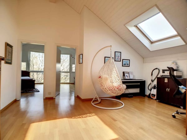 Duplex avec jardin attenant à l'International School of Lausanne (Rendement 1%) 9