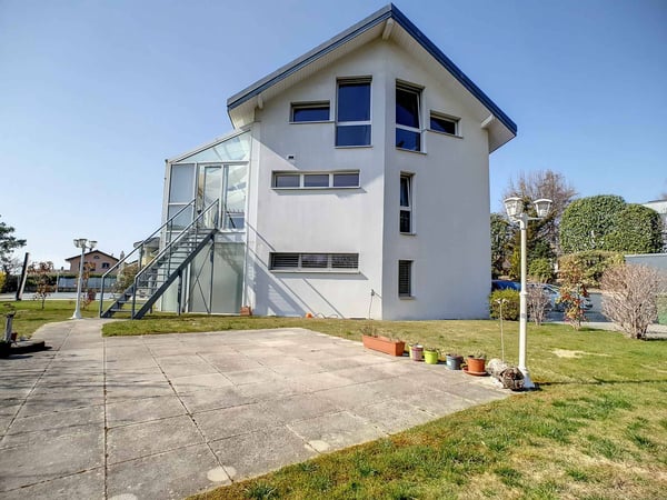 Duplex avec jardin attenant à l'International School of Lausanne (Rendement 1%) 12