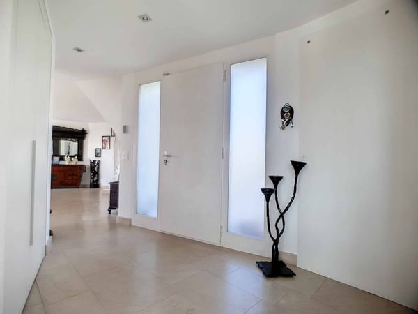 Duplex avec jardin attenant à l'International School of Lausanne (Rendement 1%) 6