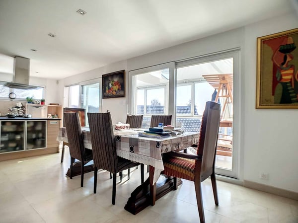 Duplex avec jardin attenant à l'International School of Lausanne (Rendement 1%) 8