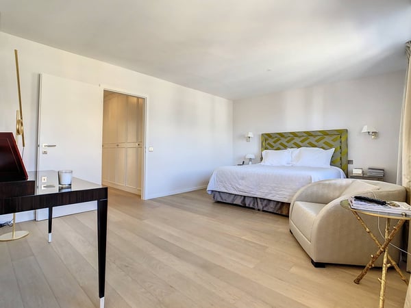 Attique contemporain à un instant du lac 8