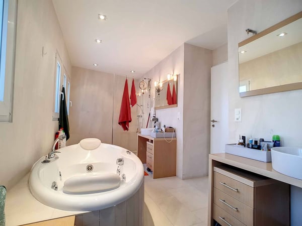 Villa d'exception : deux logements attenants à l'ISL 12