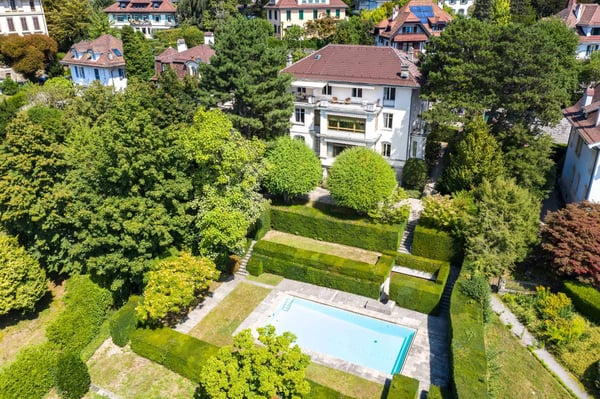 Propriété d'époque et vue dominante sur la ville et le Léman 10