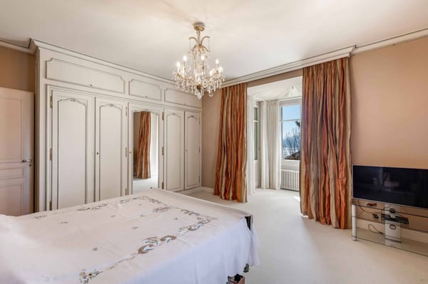 Propriété d'époque et vue dominante sur la ville et le Léman 6